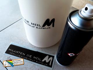 Buigbaar kunststof spuitsjabloon, tekst op de ronding